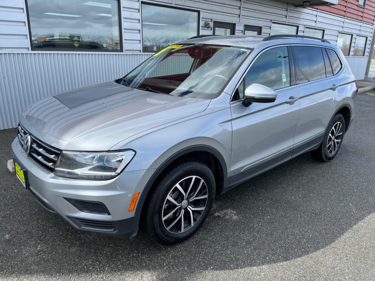 2021 GRAY /Black VOLKSWAGEN TIGUAN SE 4MOTION (3VV2B7AX6MM) with an 2.0L engine, Automatic transmission, located at 1960 Industrial Drive, Wasilla, 99654, (907) 274-2277, 61.573475, -149.400146 - Photo#0